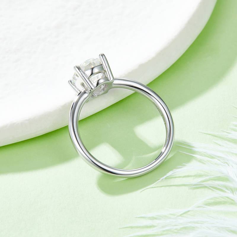 Classic蛋形S925银镀白金MoissaniteWomen's Ring2.0ctD级